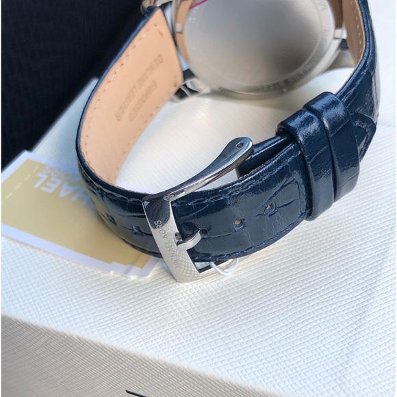 Michael Kors Watch - Picture 4 of 11